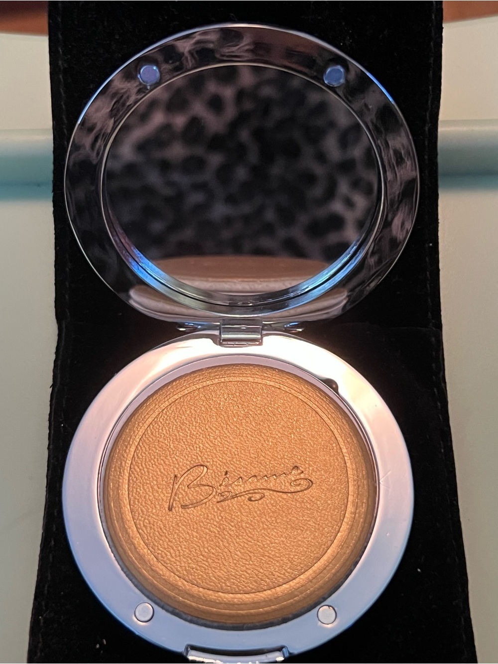 RARE RETIRED - Bésame Refillable Compact wi/Pressed Powder - Silver Spider Case - Picture 3 of 5